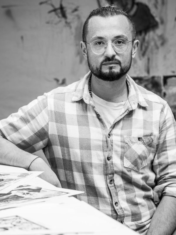 Der Künstler, Maler und Grafiker Alexej Eisner in seinem Atelier in Osnabrück